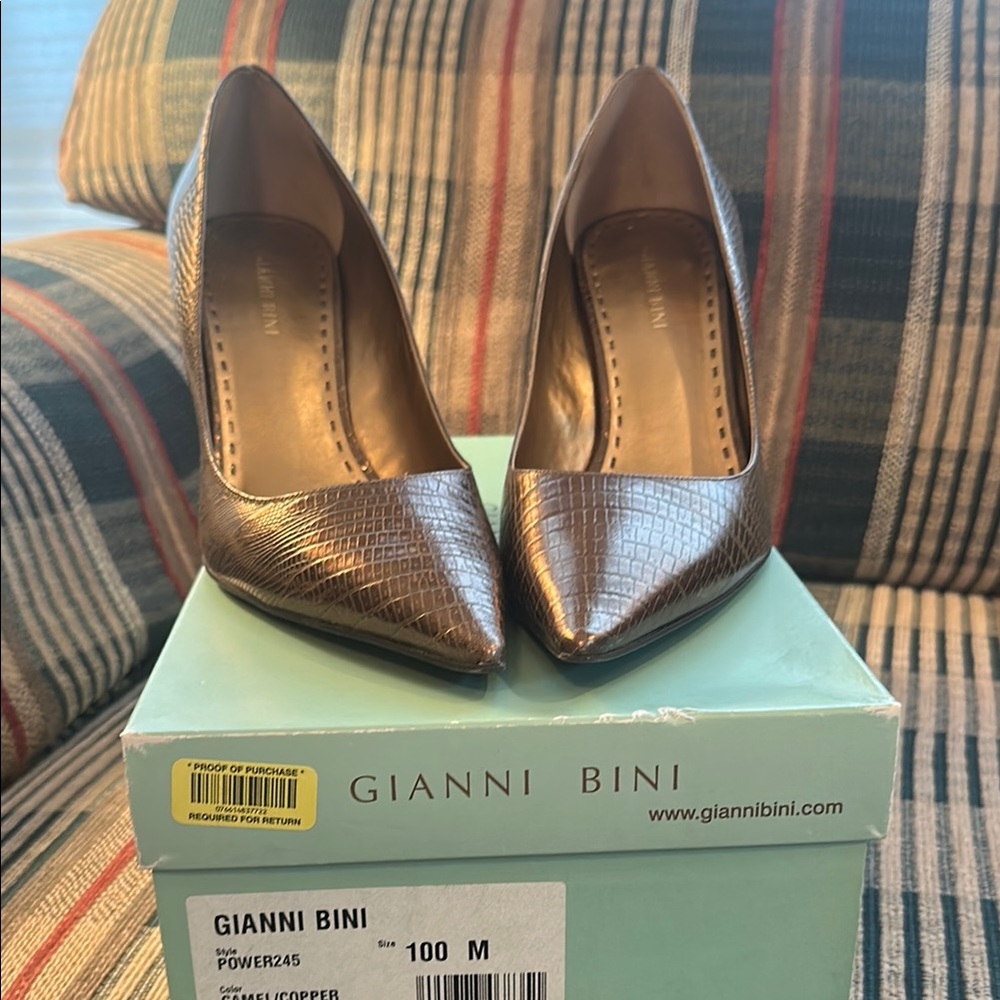 Gianni Bini Brown Heeled Shoes with Almond Toe